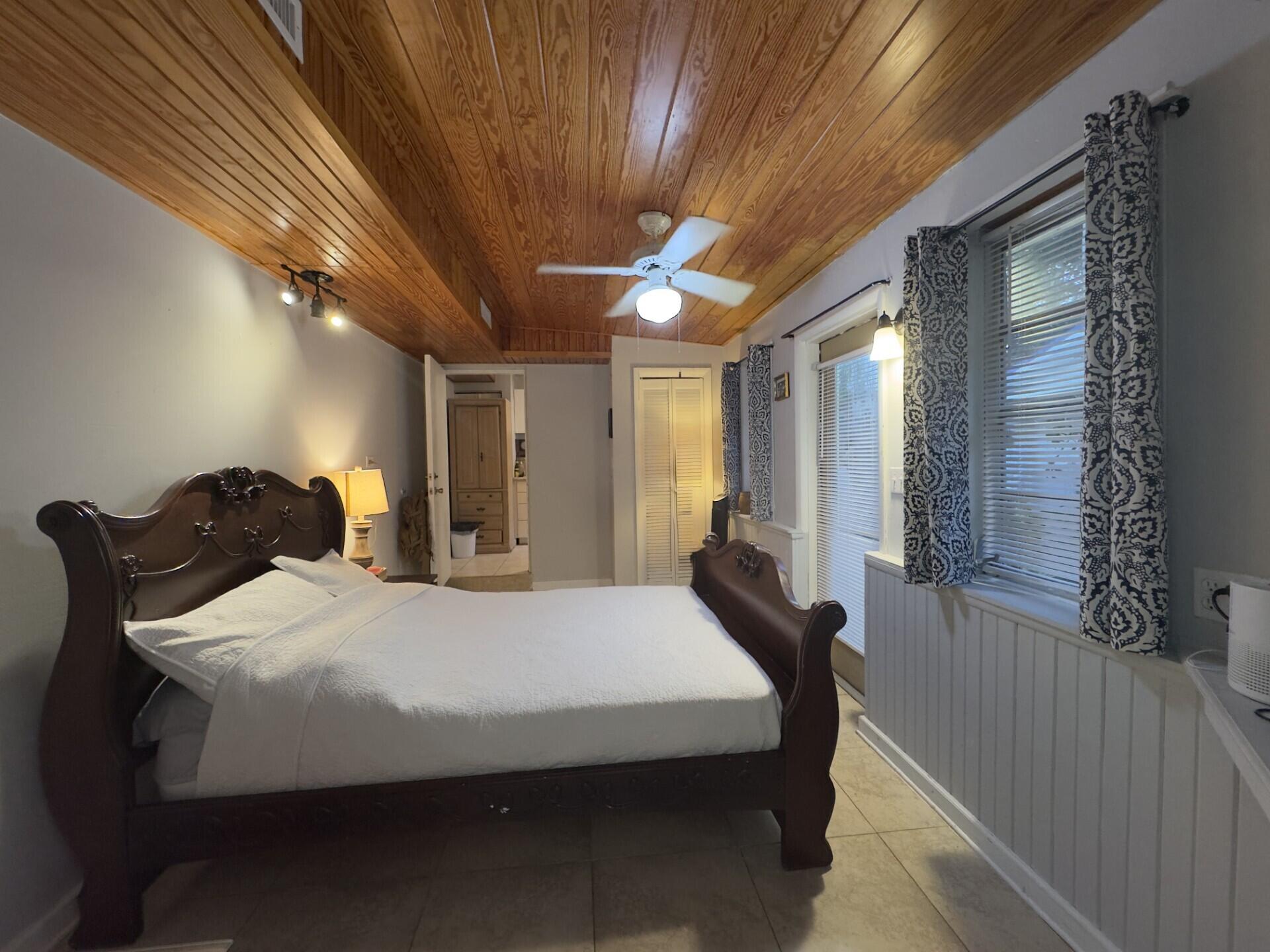 13 Bass Avenue Key Largo, FL 33037 - Photo 28 of 43 a bed sitting in a spacious bedroom next to a window