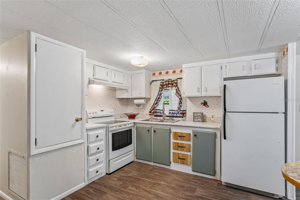 6601 Sutherland Avenue New Port Richey, FL 34653 - Photo 8 of 42