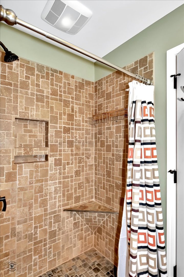 302 North Raven Road Shorewood, IL 60404 - Photo 13 of 26 a bathroom with a shower