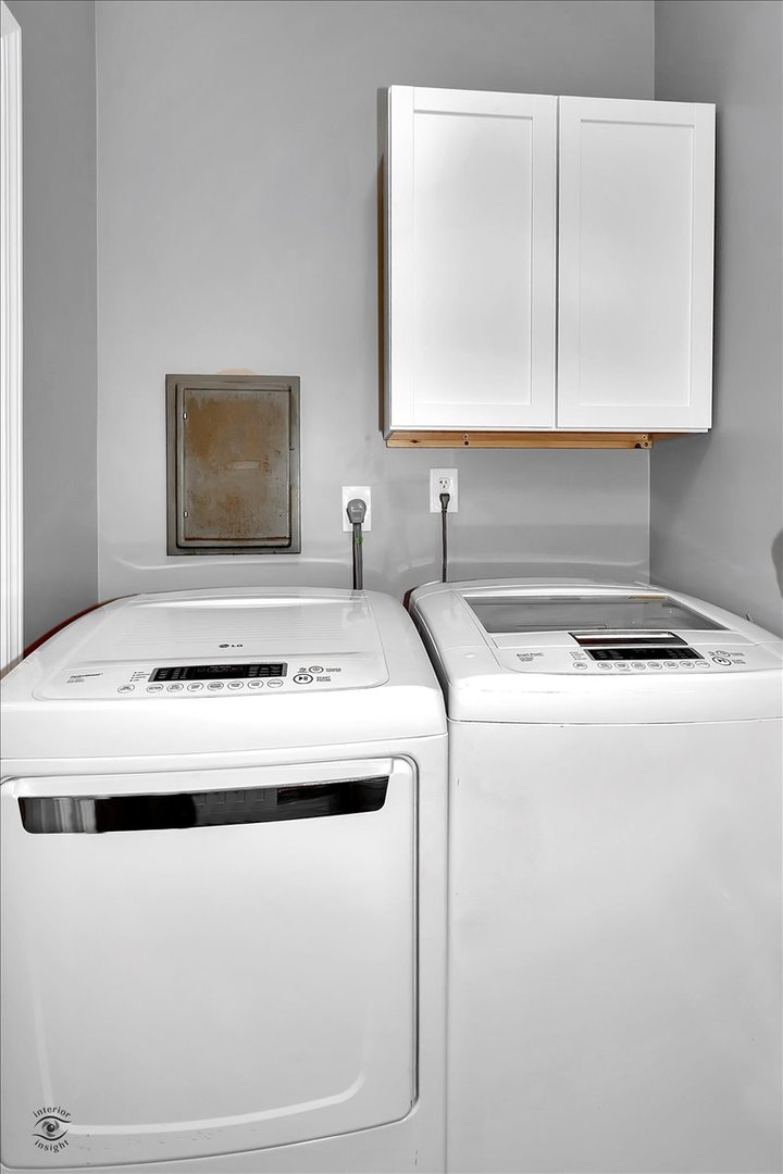 302 North Raven Road Shorewood, IL 60404 - Photo 18 of 26 a utility room with dryer and washer