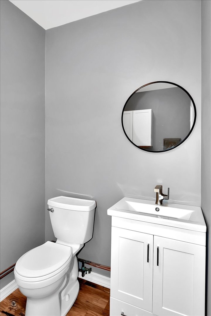 302 North Raven Road Shorewood, IL 60404 - Photo 19 of 26 a bathroom with a toilet a sink and mirror