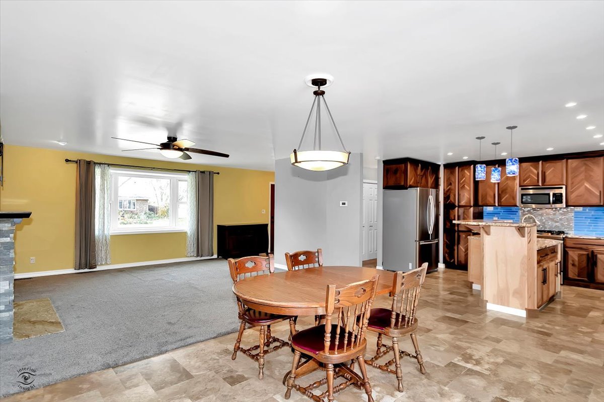 302 North Raven Road Shorewood, IL 60404 - Photo 4 of 26 a dining room with furniture and window
