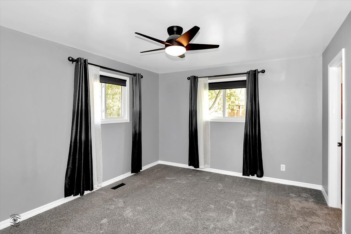 302 North Raven Road Shorewood, IL 60404 - Photo 9 of 26 a view of empty room with window