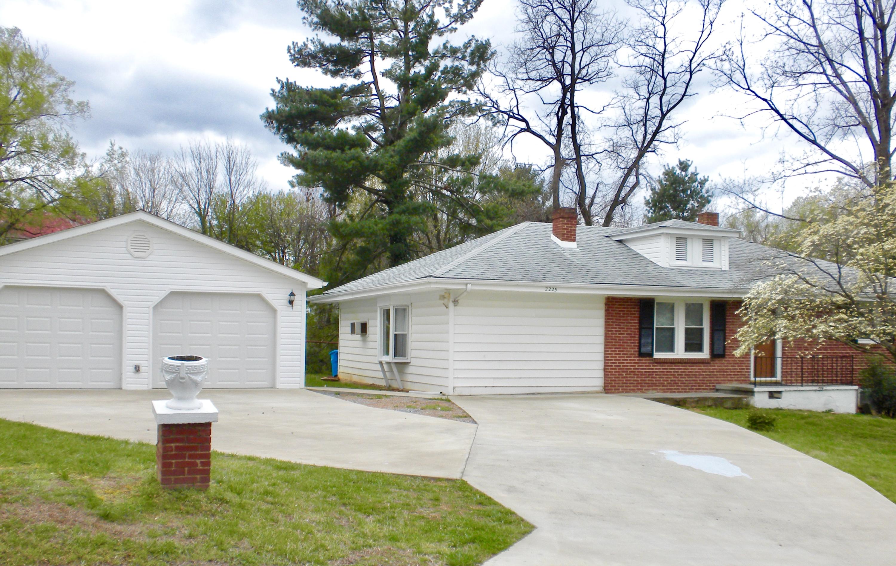 2225 Kessler Road Northeast Roanoke, VA 24012 - Photo 1 of 13 2a