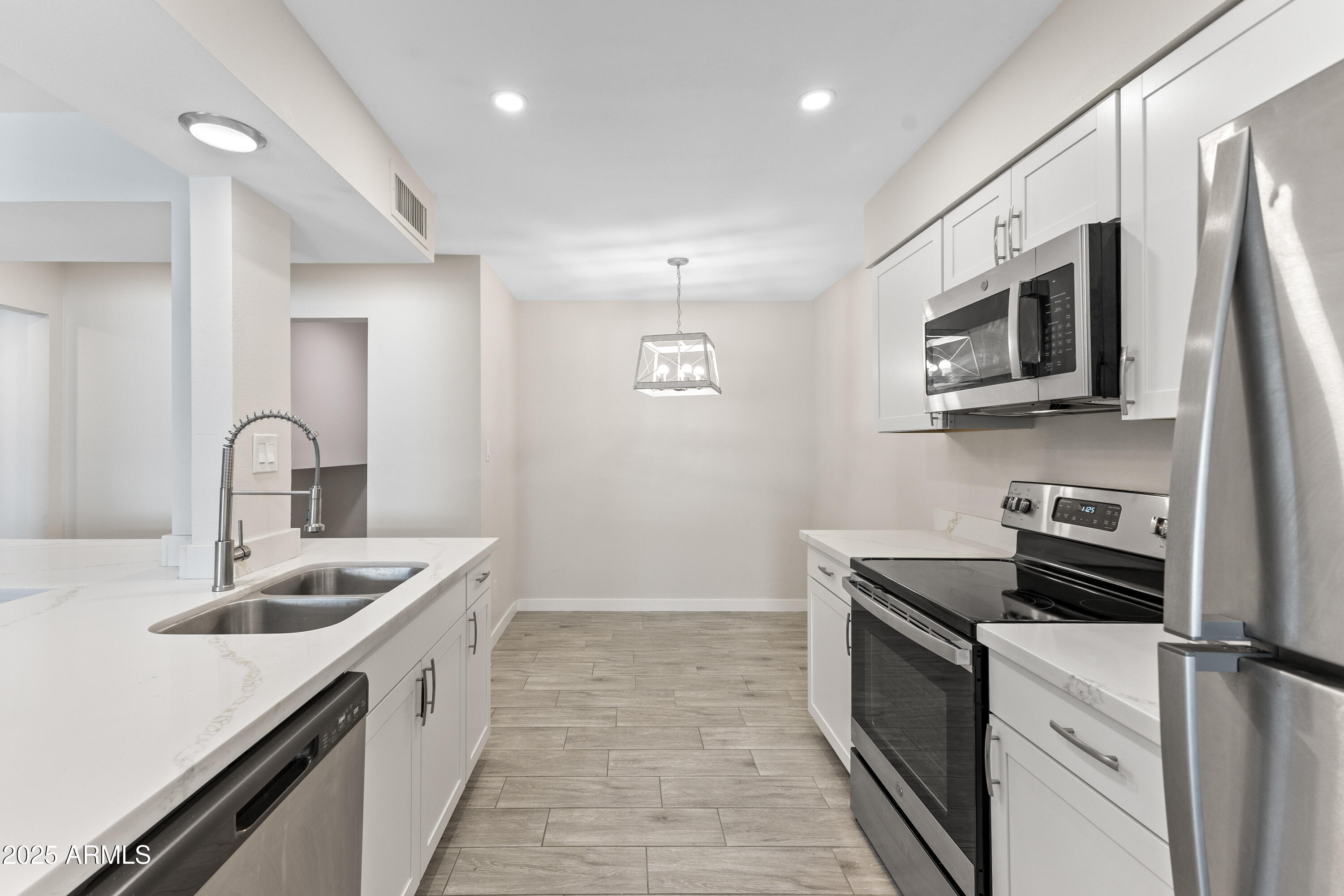 2518 East Osborn Road Phoenix, AZ 85016 - Photo 8 of 24 2518 E Osborn Rd-10