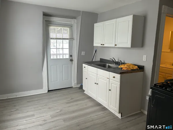 $1,100 | 22 Hawthorne Street, Unit 6, Norwich, CT 06360