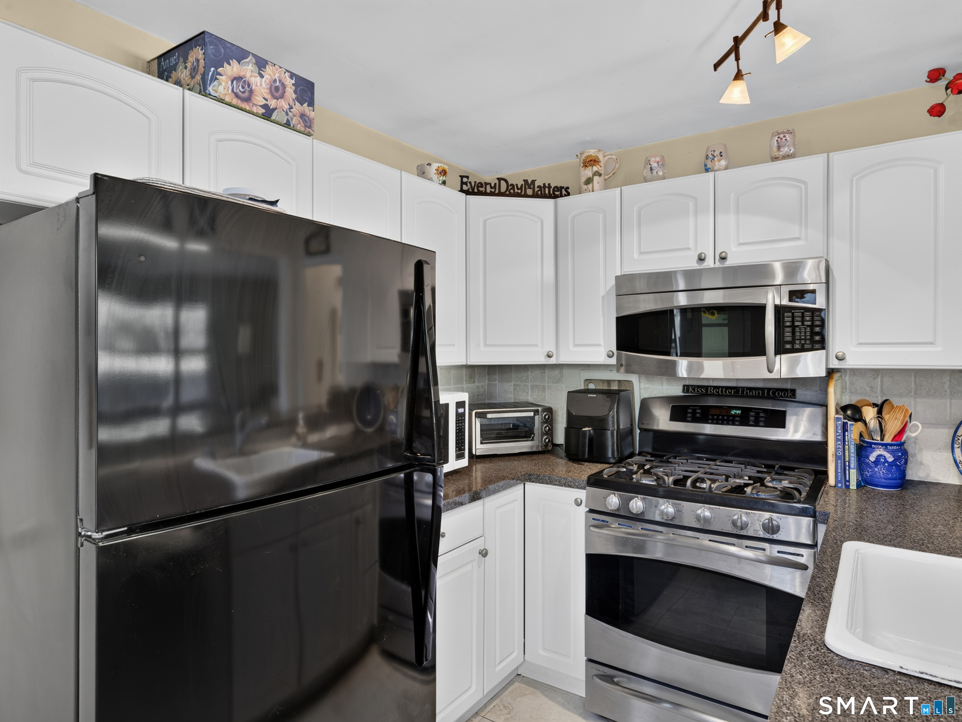 1245 Flanders Road Groton, CT 06355 - Photo 15 of 32 Gallery Image 15