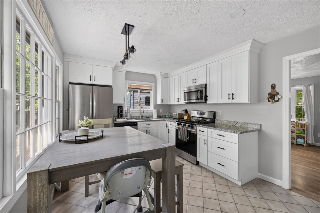 403 Valley Road New Bedford, MA 02745 - Photo 14 of 41