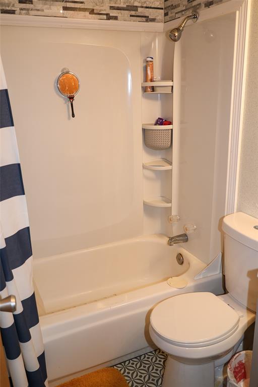 841 Dogwood Trail Logansport, LA 71049 - Photo 24 of 40 a bathroom with a toilet and a bath tub