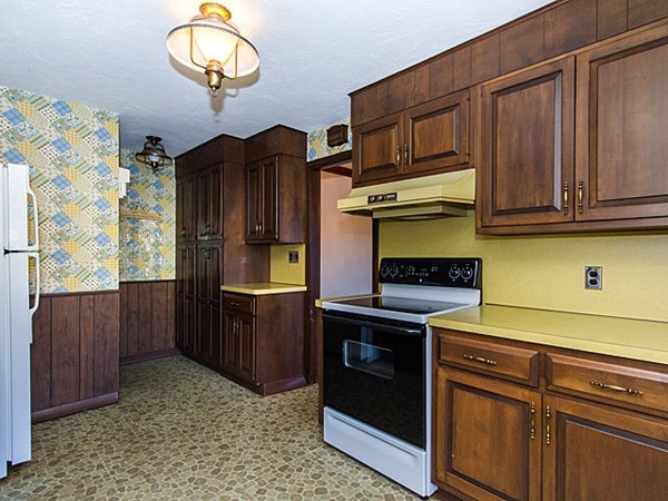277 Florence Road Waltham, MA 02453 - Photo 4 of 24 Gallery Image 4