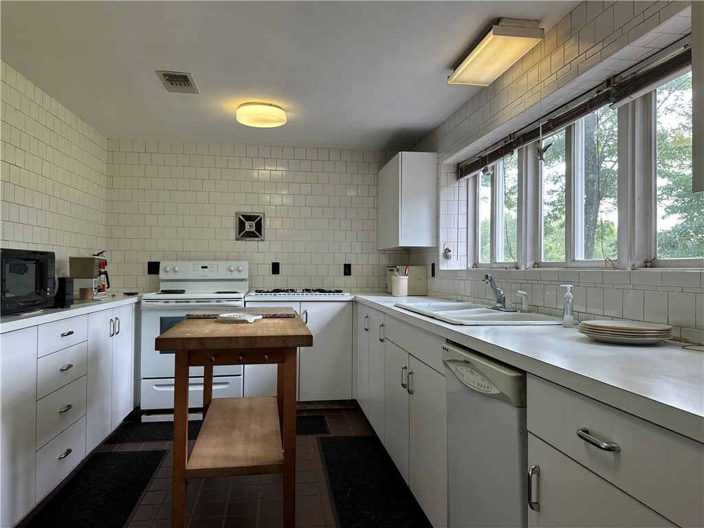 590 Ten Rod Road Exeter, RI 02822 - Photo 14 of 28