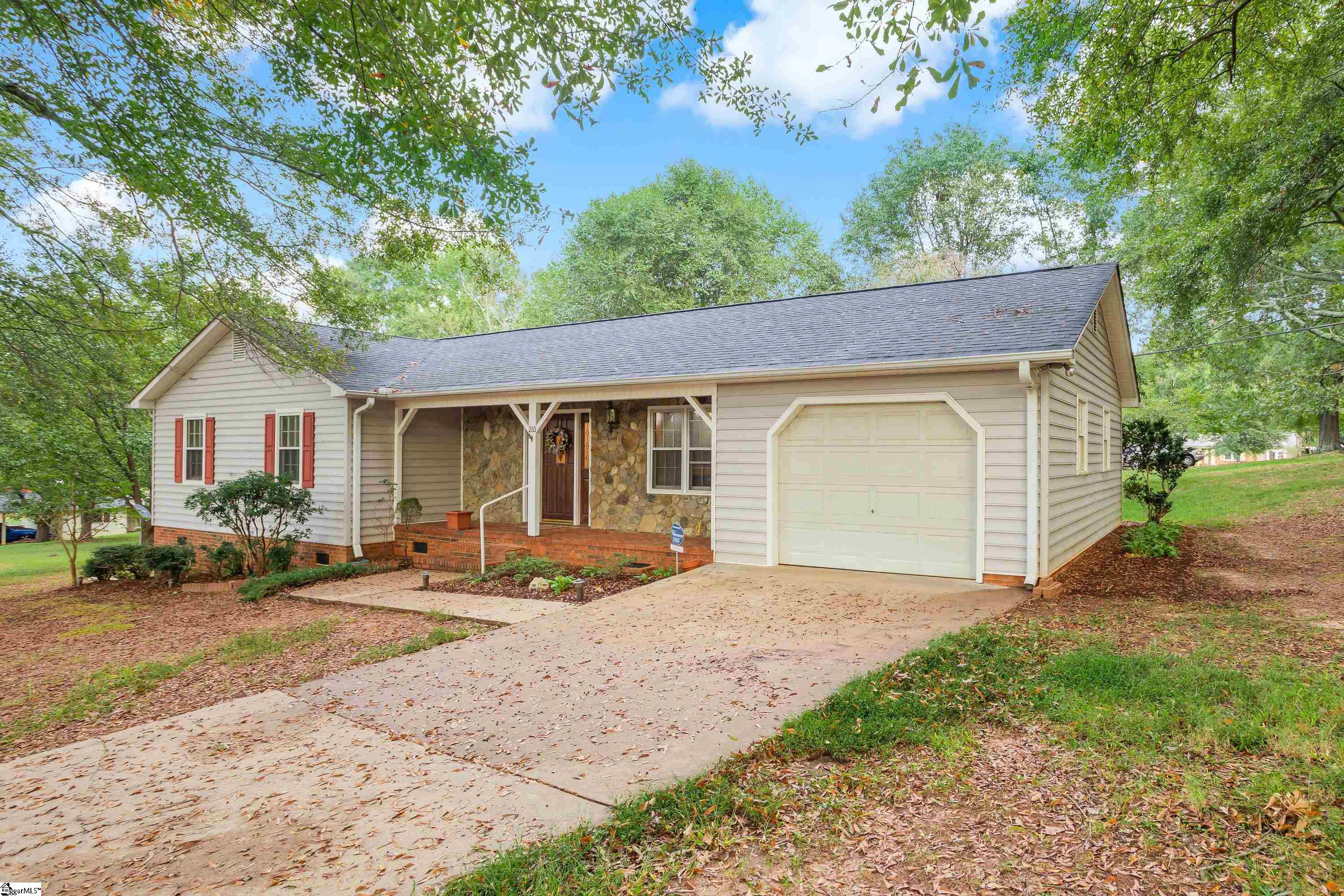 210 Golightly Street Inman, SC 29349 - Photo 3 of 36