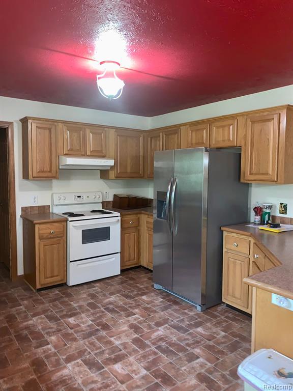 655 E Ridge South Lyon, MI 48178 - Photo 7 of 37