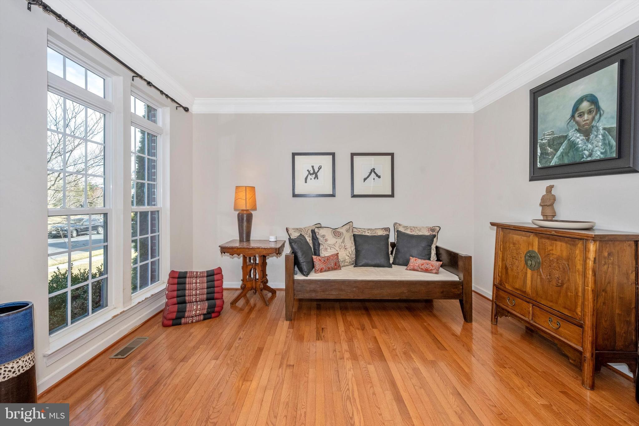 9121 Bealls Farm Road Frederick, MD 21704 - Photo 5 of 63 a living room with furniture and wooden floor