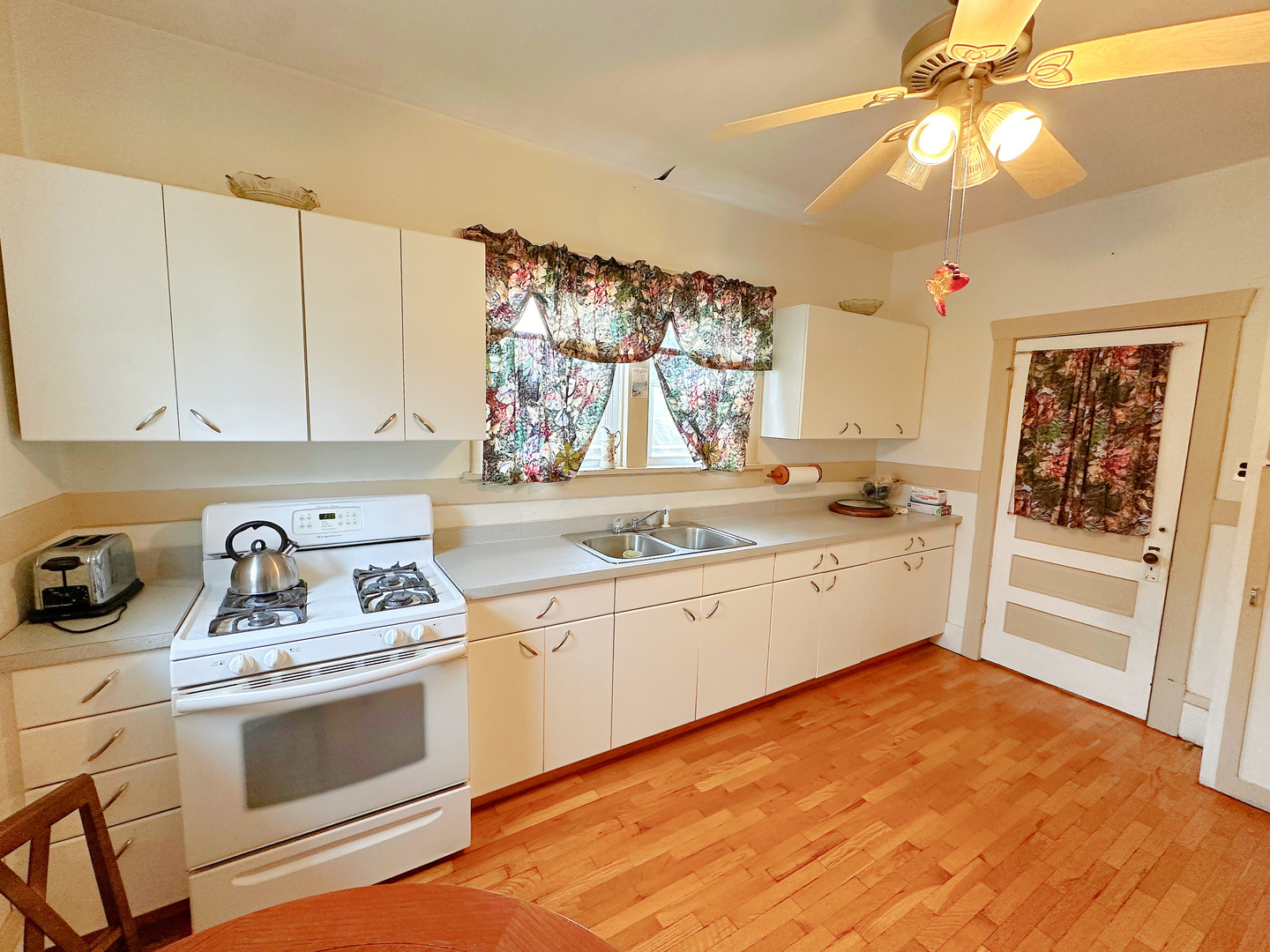 1121 East Main Street Streator, IL 61364 - Photo 7 of 22 a kitchen with a stove a sink and a refrigerator