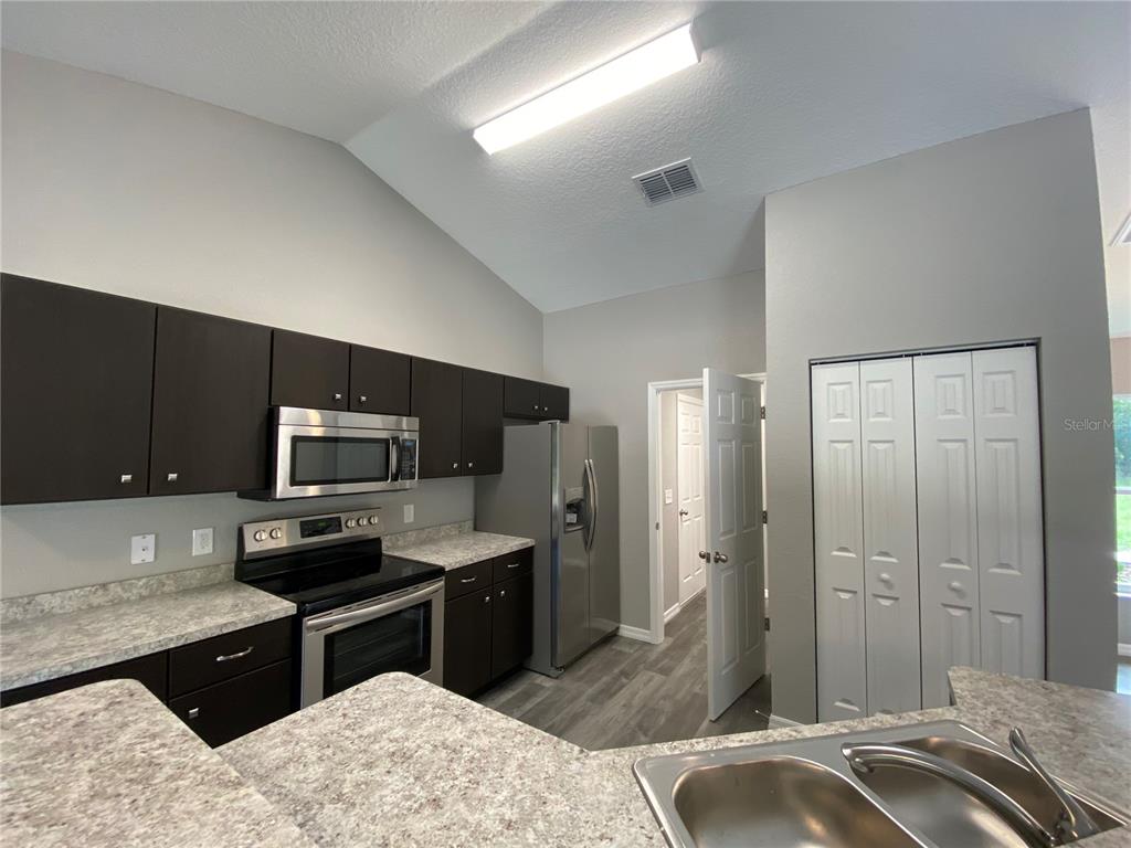 15931 Southwest 57th Terrace Road Ocala, FL 34473 - Photo 8 of 29