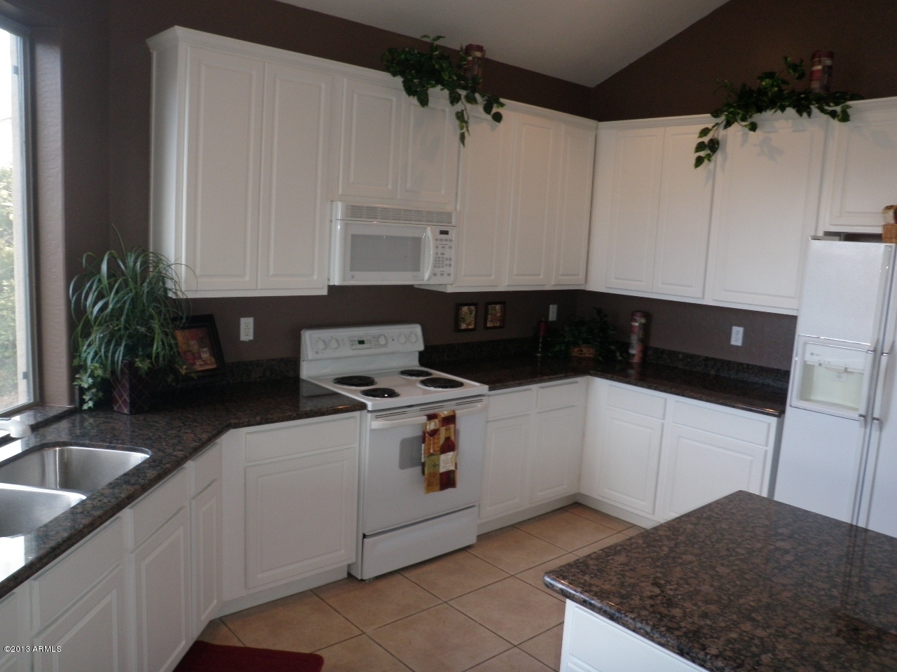 3672 South Martingale Road Gilbert, AZ 85297 - Photo 9 of 45 Kitchen