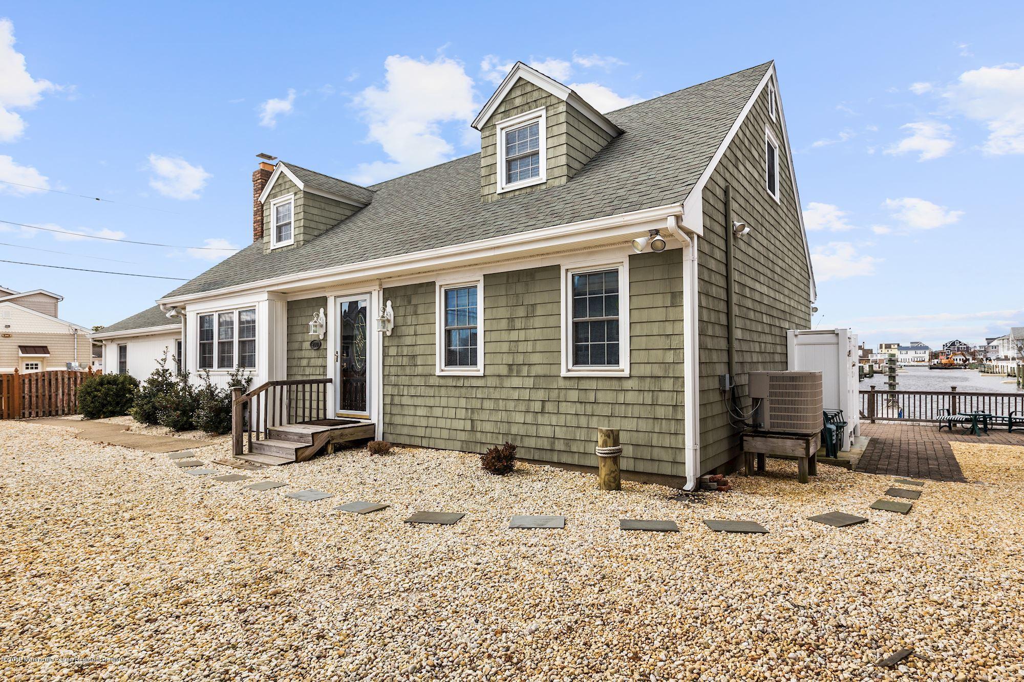 200 Heron Road Lavallette, NJ 08735 - Photo 1 of 23 001_200_Heron_Rd_253396_403281
