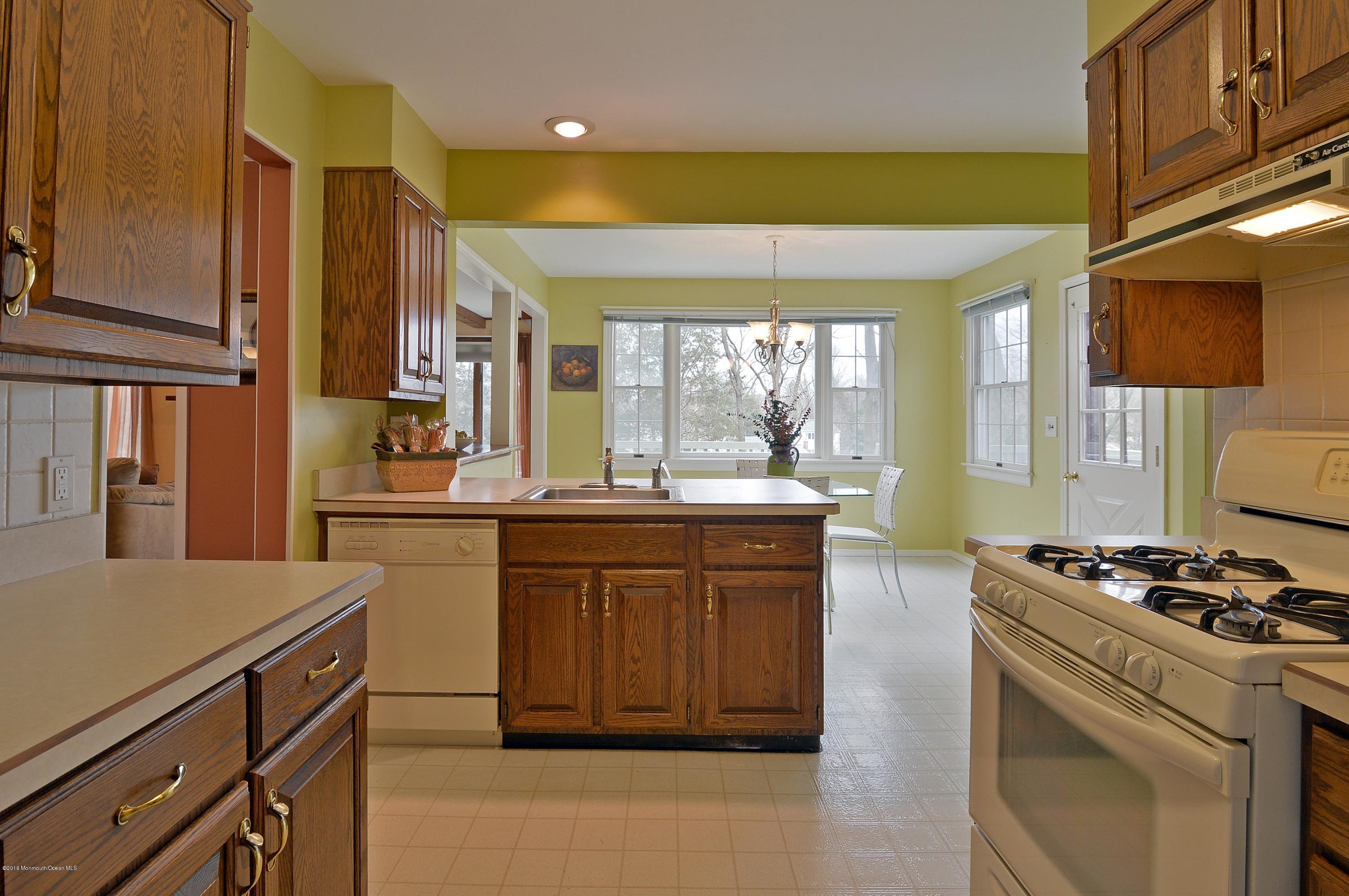 18 Chestnut Ridge Road Holmdel, NJ 07733 - Photo 7 of 24 Kitchen