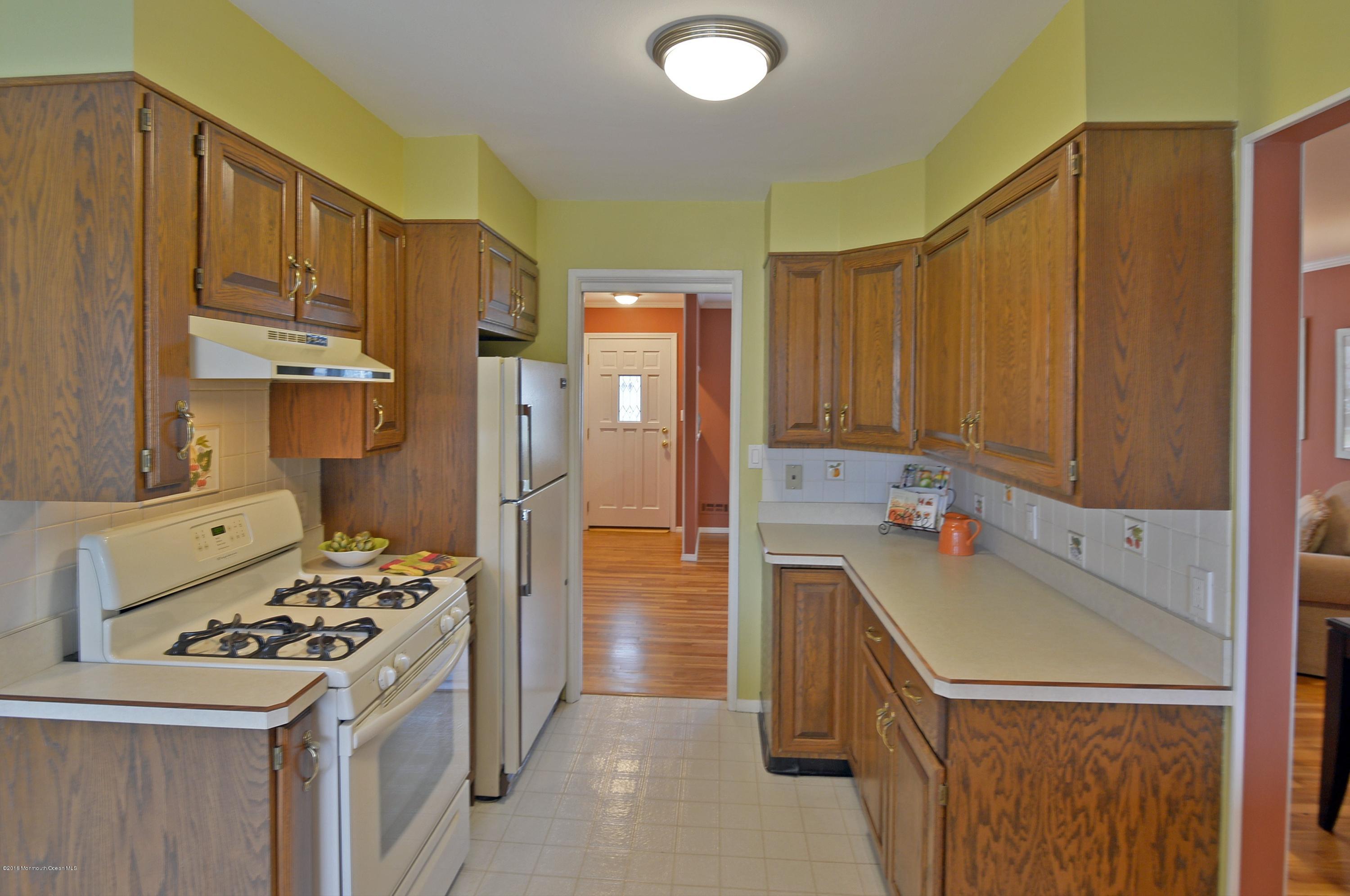 18 Chestnut Ridge Road Holmdel, NJ 07733 - Photo 8 of 24 Kitchen