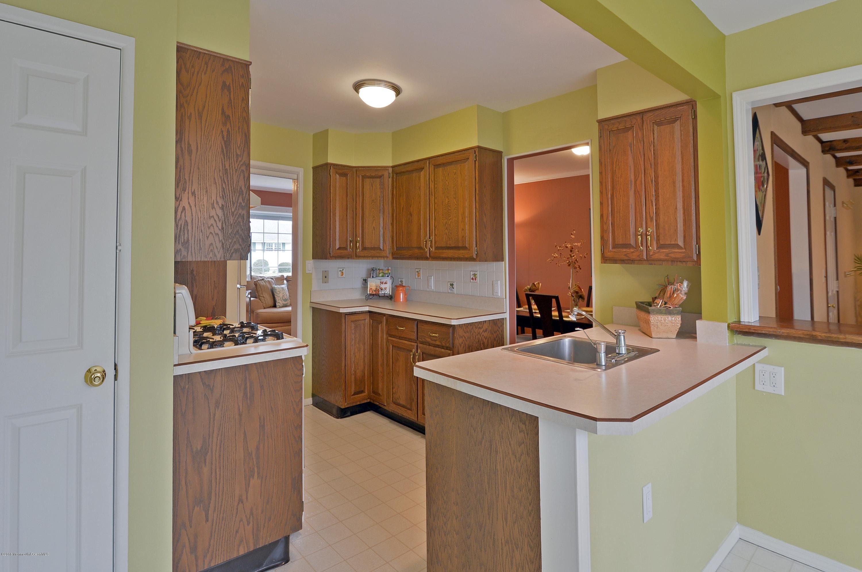 18 Chestnut Ridge Road Holmdel, NJ 07733 - Photo 9 of 24 Kitchen