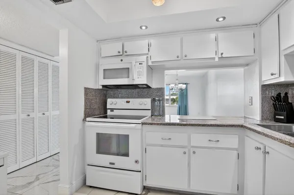 $129,900 | 9872 Marina Boulevard, Unit 1433, Boca Raton, FL 33428