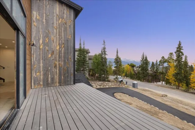 a view of a terrace with sky view