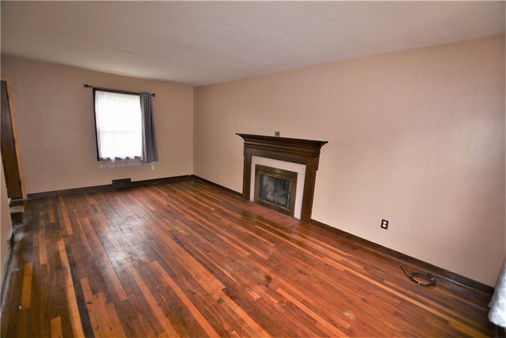 315 Hoffman Road Pittsburgh, PA 15212 - Photo 3 of 24 Gallery Image 3