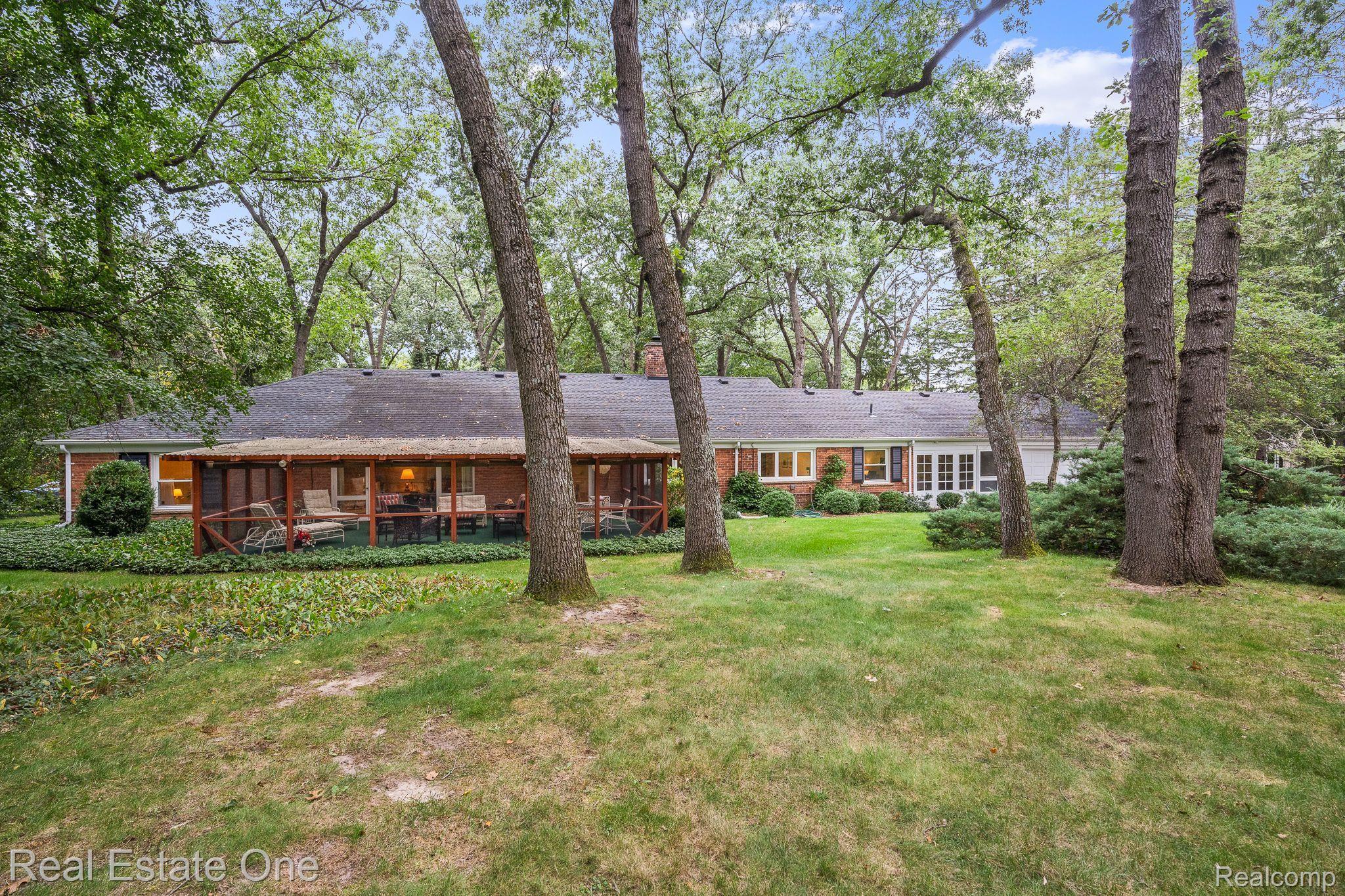 851 Peach Tree Lane Rochester, MI 48306 - Photo 6 of 60 29x16 Screened in Porch off Living Rm & Dining Rm