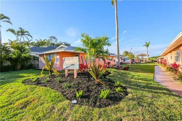 $1,850 | 521 96th Avenue North, Unit B, Naples, FL 34108