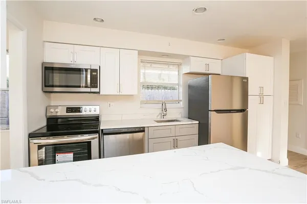 $1,850 | 521 96th Avenue North, Unit B, Naples, FL 34108