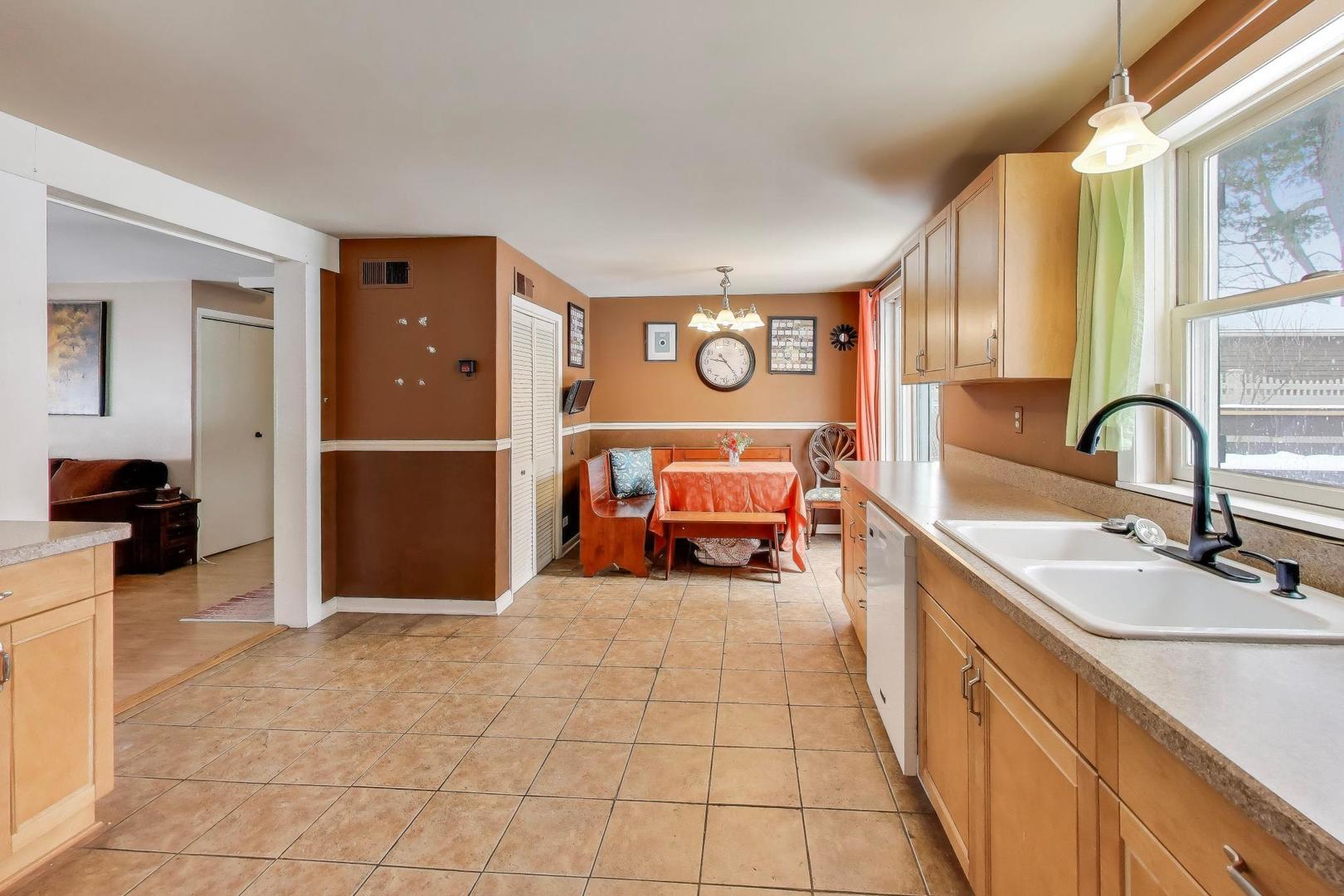 440 West Meadow Avenue Lombard, IL 60148 - Photo 4 of 14