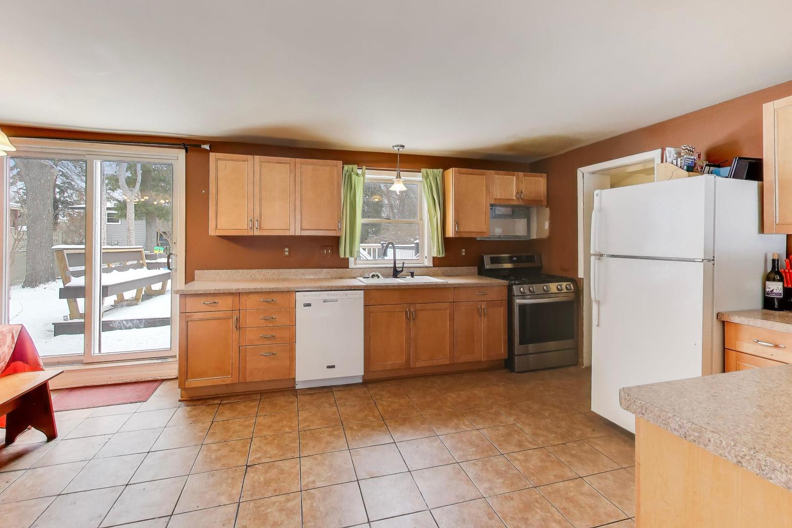 440 West Meadow Avenue Lombard, IL 60148 - Photo 5 of 14