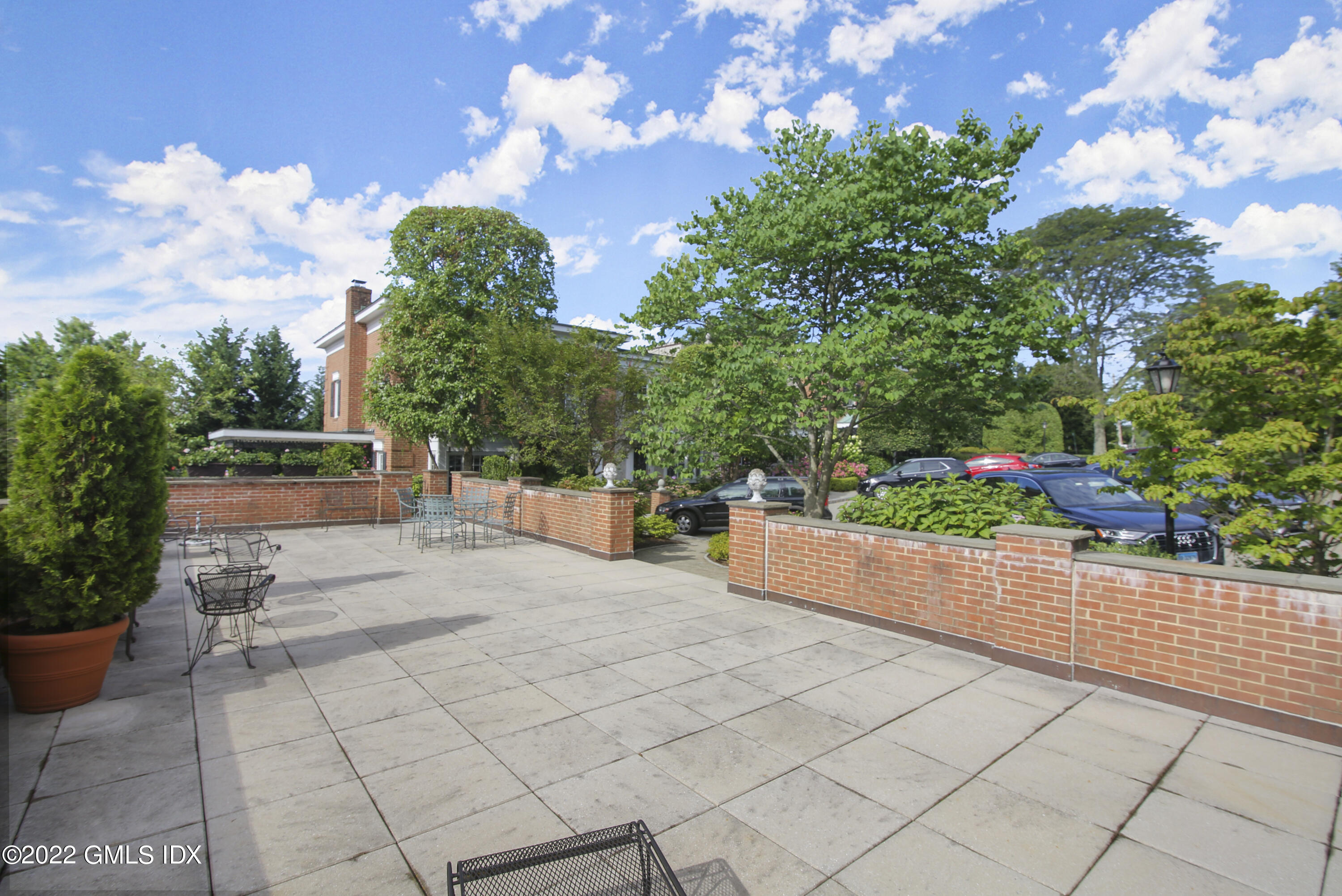 155 Field Point Road, Unit 2N Greenwich, CT 06830 - Photo 16 of 19 a view of yard with seating space