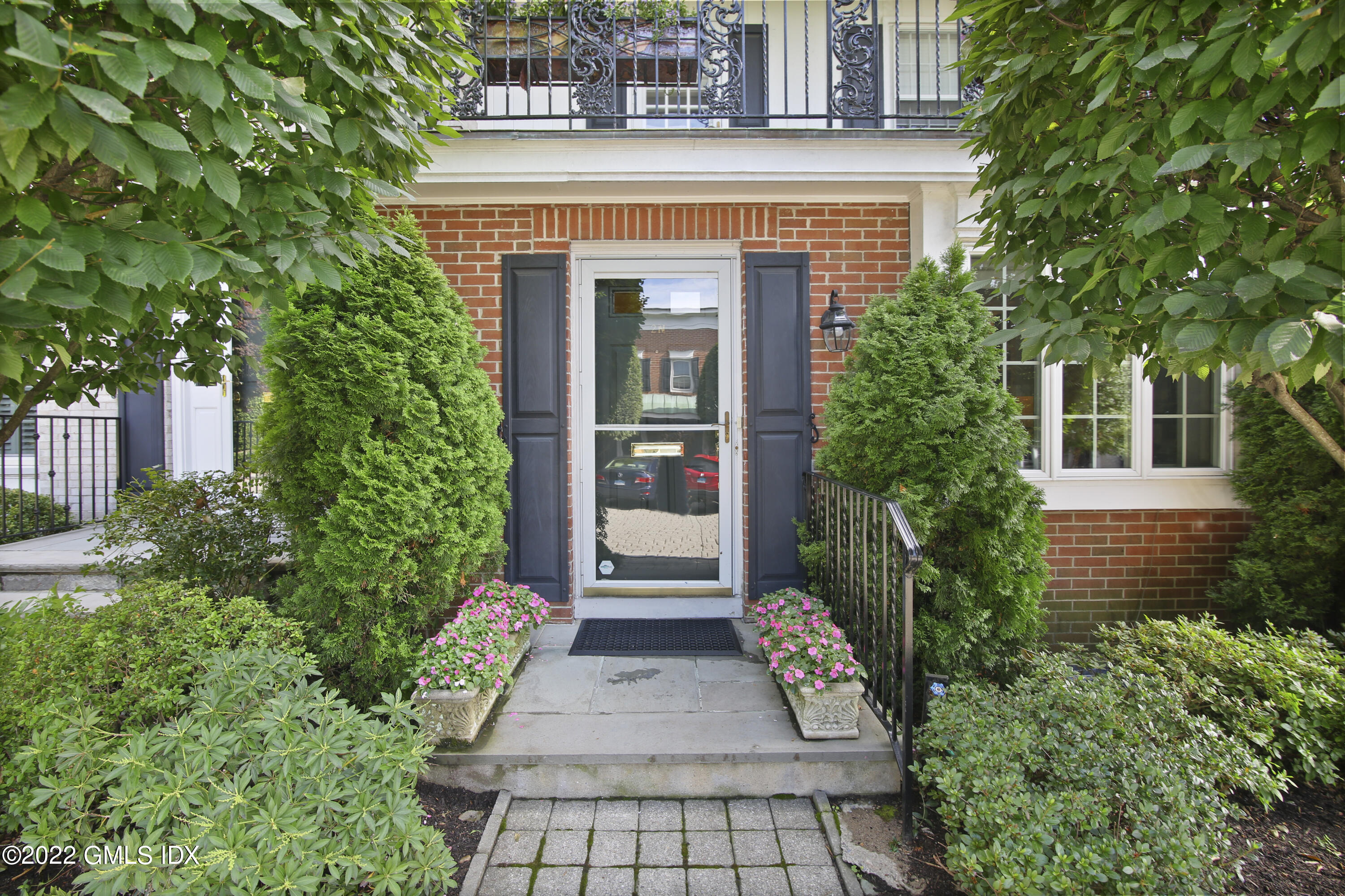 155 Field Point Road, Unit 2N Greenwich, CT 06830 - Photo 2 of 19 front view of a house