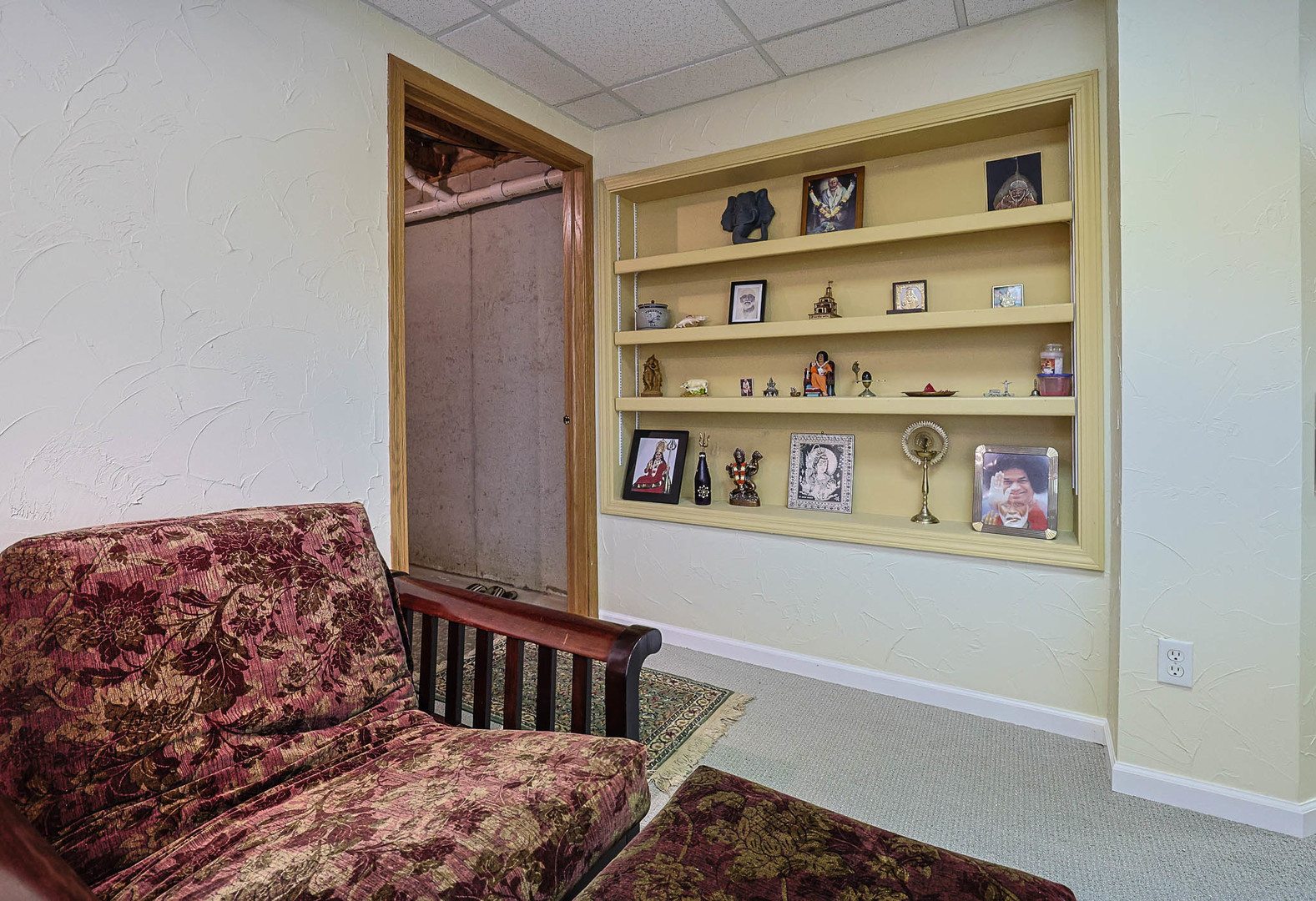 3080 Wagner Road Aurora, IL 60502 - Photo 28 of 31 a bedroom with a bed and a book shelf