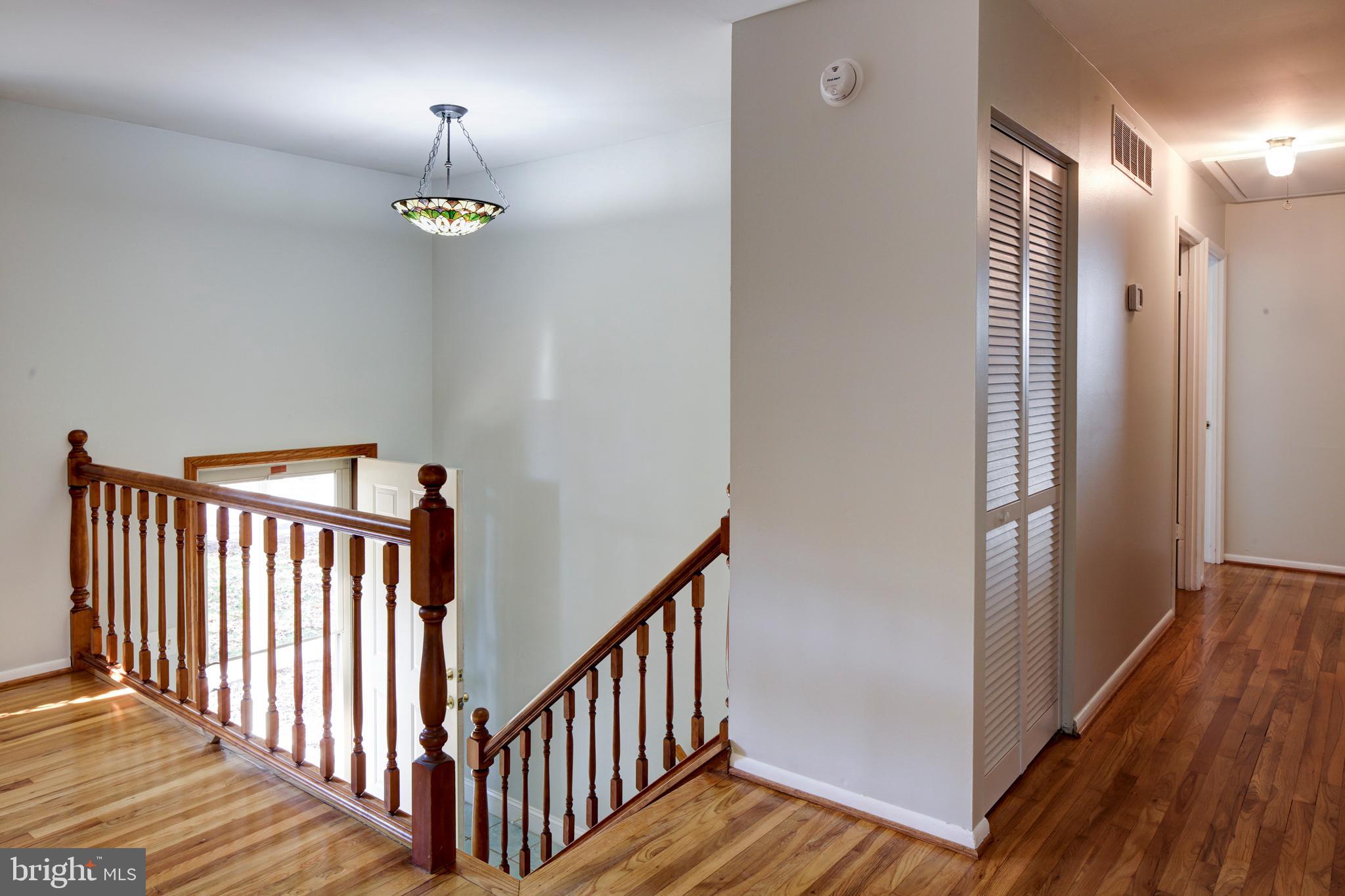 7959 East Shore Road Pasadena, MD 21122 - Photo 3 of 28 Entry to main floor