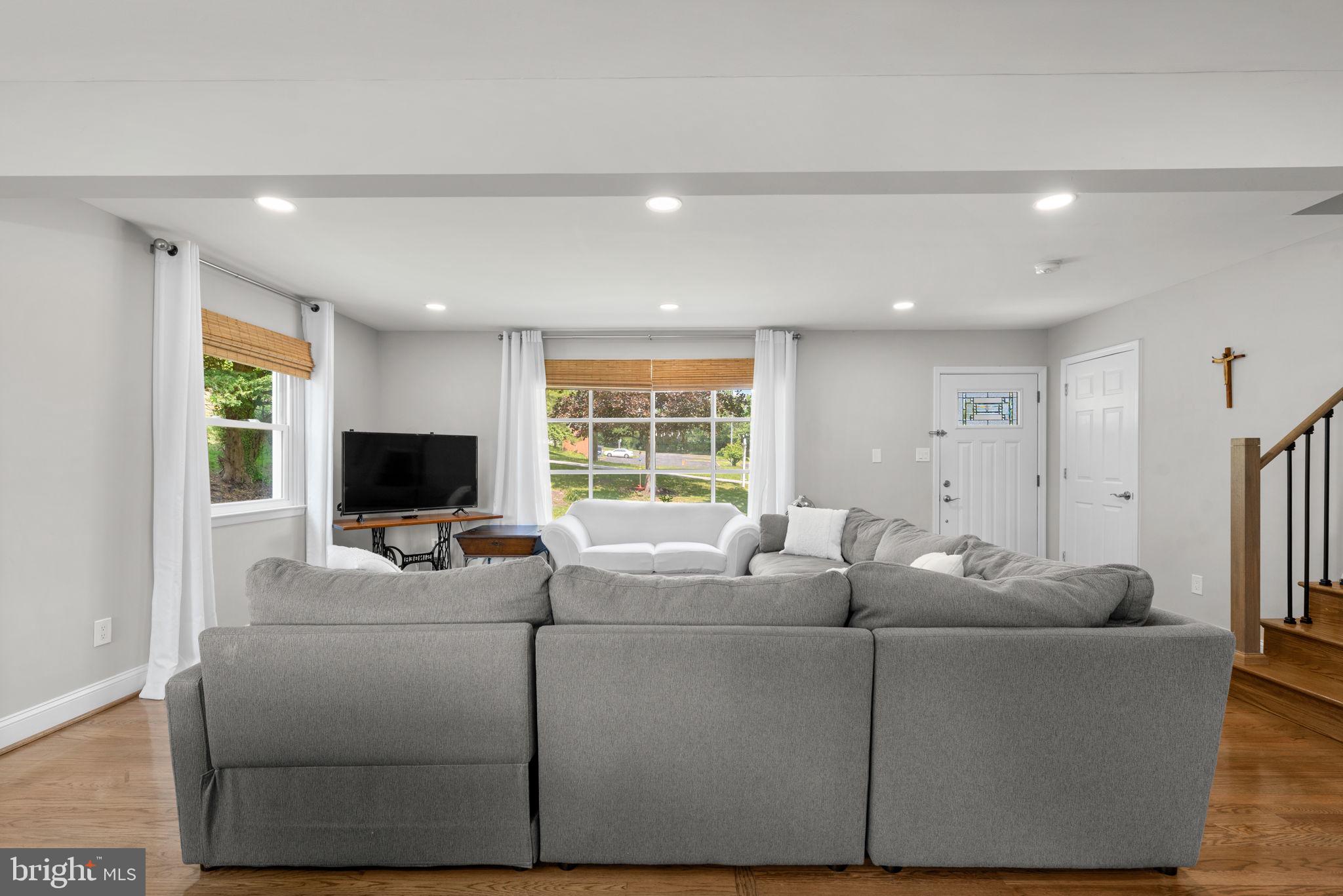 8409 Glenmar Road Ellicott City, MD 21043 - Photo 4 of 44 Living Room