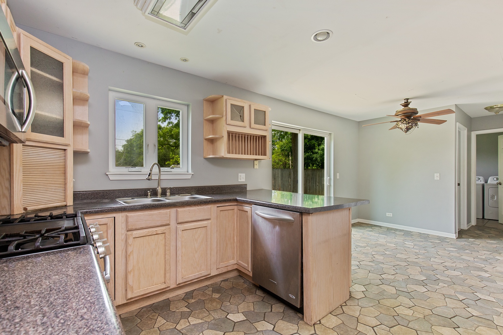 336 Ridge Avenue Crystal Lake, IL 60014 - Photo 3 of 11
