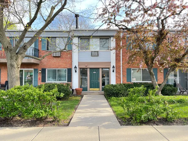 $2,050 | 703 Falcon Drive, Unit C102, Arlington Heights, IL 60005