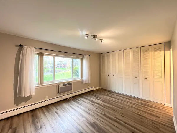 $2,050 | 703 Falcon Drive, Unit C102, Arlington Heights, IL 60005