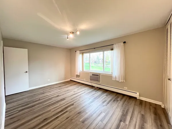 $2,050 | 703 Falcon Drive, Unit C102, Arlington Heights, IL 60005