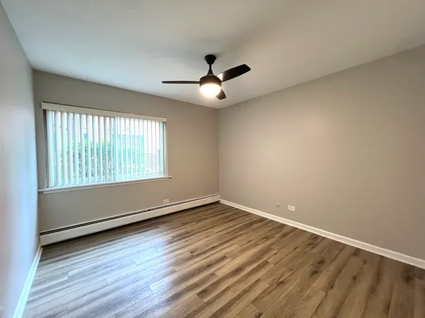 $2,050 | 703 Falcon Drive, Unit C102, Arlington Heights, IL 60005