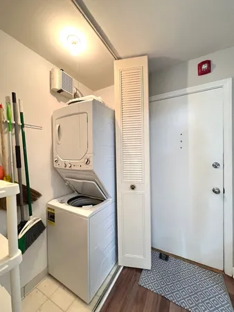 $2,050 | 703 Falcon Drive, Unit C102, Arlington Heights, IL 60005