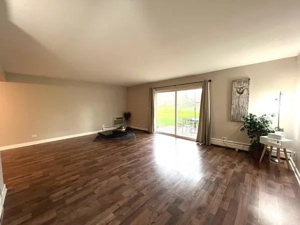 $2,050 | 703 Falcon Drive, Unit C102, Arlington Heights, IL 60005