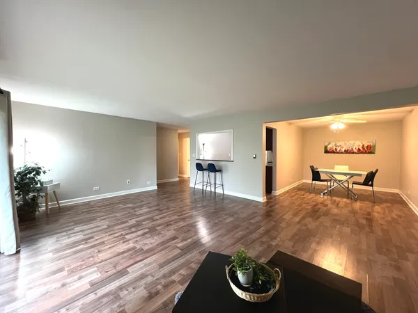 $2,050 | 703 Falcon Drive, Unit C102, Arlington Heights, IL 60005