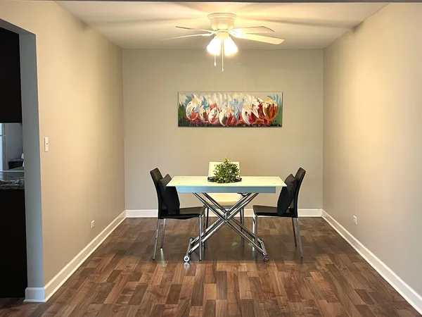 $2,050 | 703 Falcon Drive, Unit C102, Arlington Heights, IL 60005