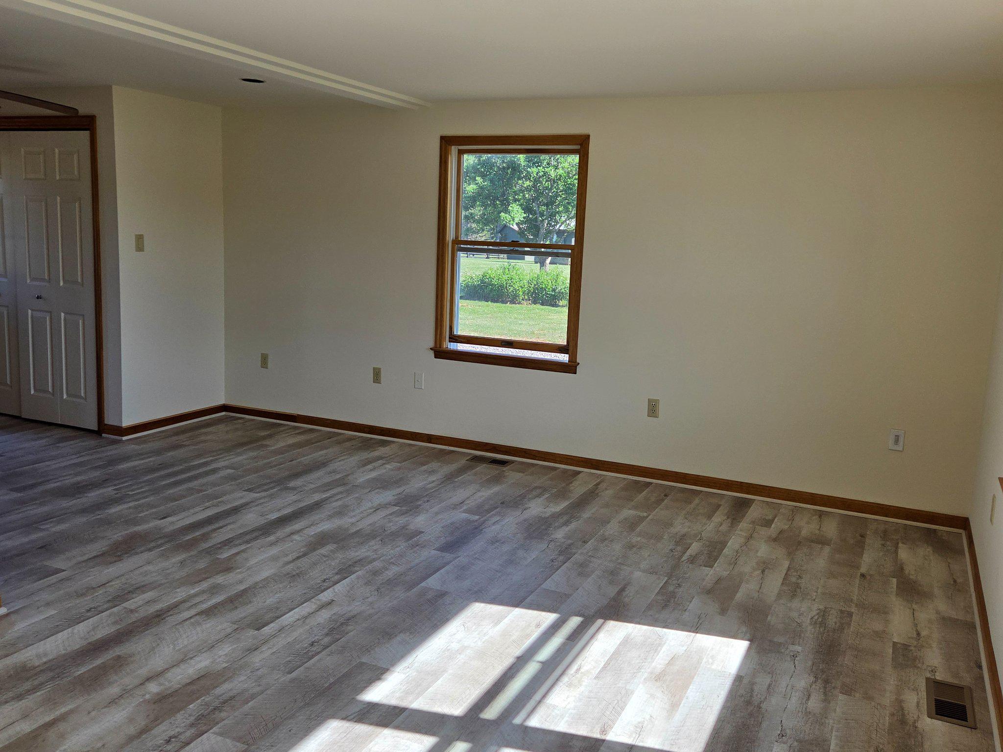 9471 Conde Road Marshall, VA 20115 - Photo 4 of 10 Living Room