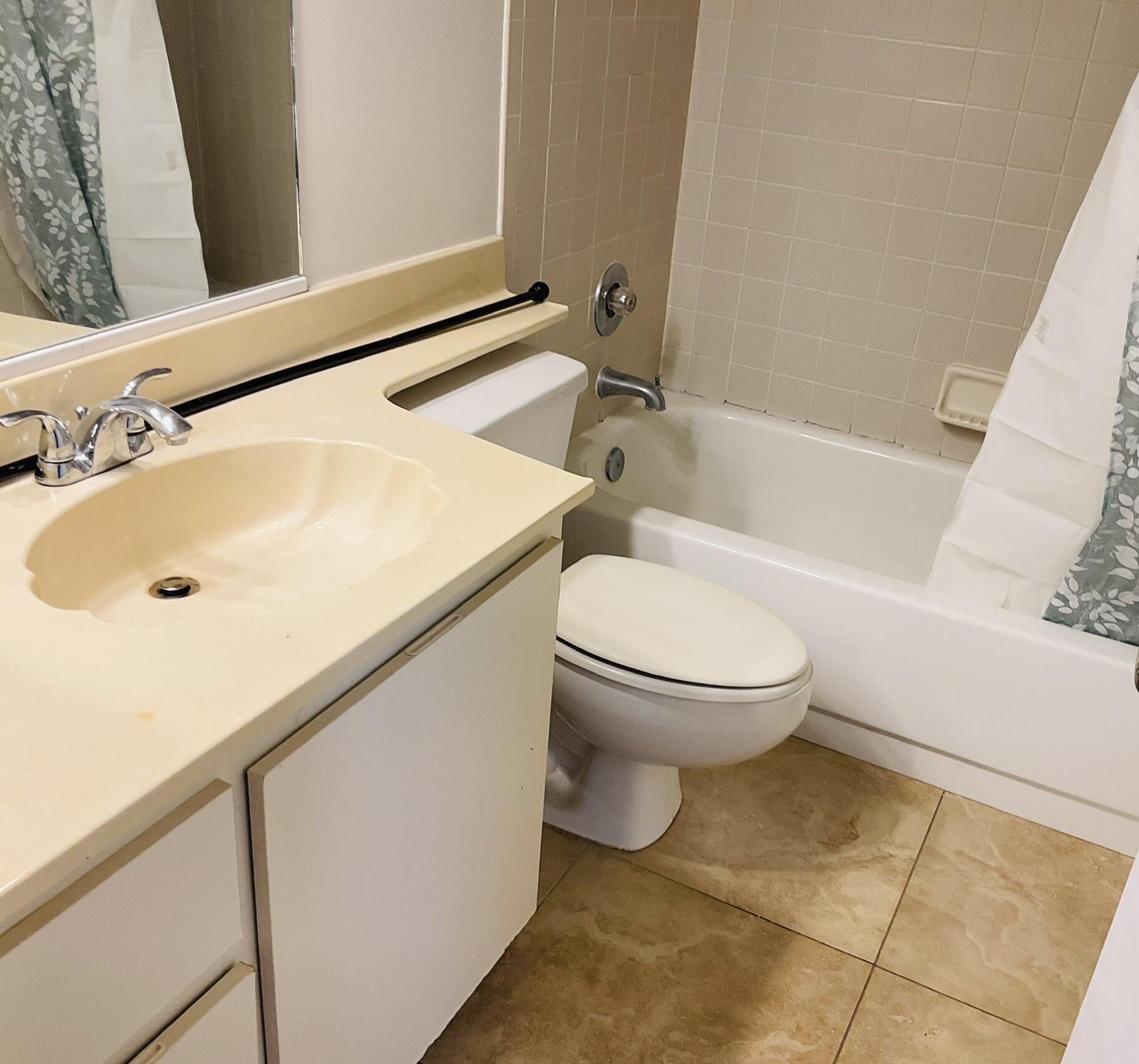 6262 Riverwalk Lane, Unit 3 Jupiter, FL 33458 - Photo 11 of 28 a bathroom with a sink and a bathtub