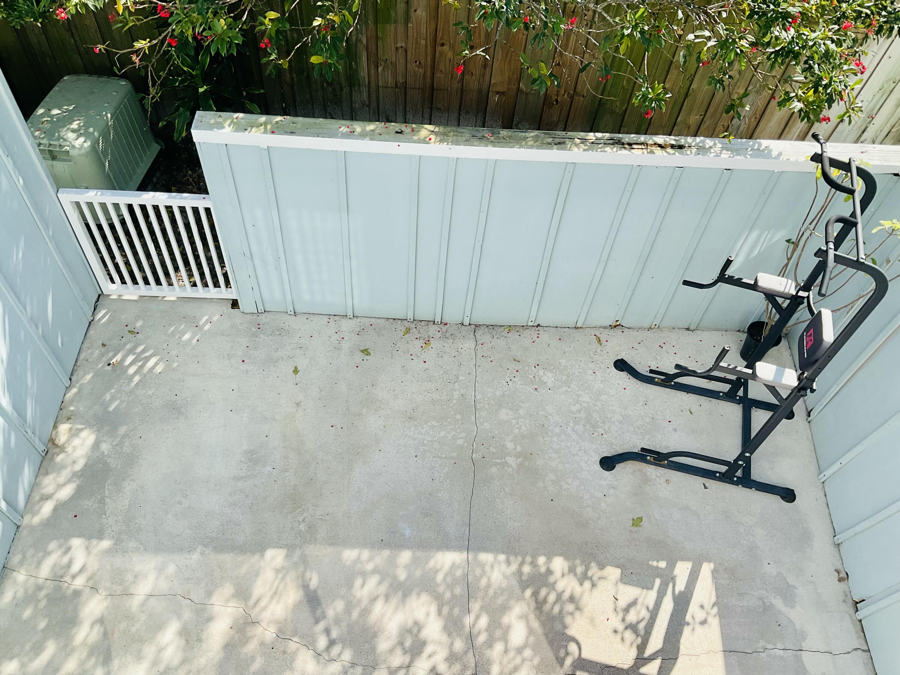 6262 Riverwalk Lane, Unit 3 Jupiter, FL 33458 - Photo 13 of 28 a view of a outdoor space